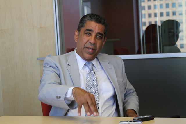 Adriano Espaillat durante su visita ayer a la redacción de EL DIARIO.
