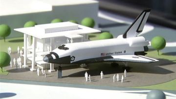 Maqueta del espacio donde se colocará la réplica de tamaño natural del transbordador espacial que llegará a la NASA en Houston.
