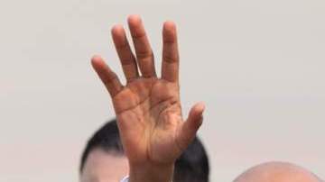 La campaña de reelección del presidente Barack Obama intenta asegurar un mayor respaldo de electores hispanos hablándoles en castellano.