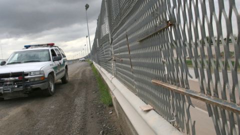 Entre las iniciativas que se discuten se encuentra resguardar, aún más, la frontera con México.