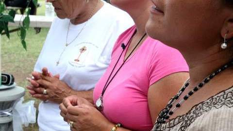 Unas 50 personas rezaban en 2010 porque la ley de Arizona no fuera aprobada.