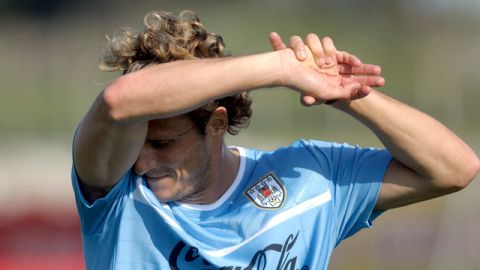 El goleador Diego Forlán comandará el ataque charrúa ante Venezuela.