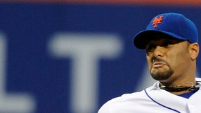 El abridor venezolano Johan Santana hace un lanzamiento en la segunda entrada del partido de ayer en Citi Field contra los Cardenales de San Luis.