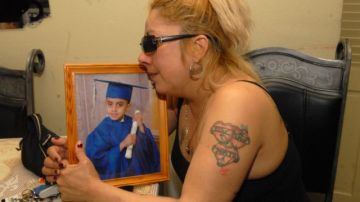 La madre del Joel Morales, Lisbeth Babilonia, no puede contener el dolor por la muerte de su pequeño de 12 años ya que hizo todo lo que estuvo en sus manos.