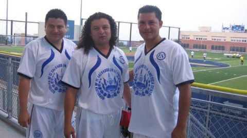 La presencia de exjugadores reconocidos de la Liga Mayor de El Salvador juega un rol clave en el desarrollo de las ligas de fútbol en esta zona. Foto: Oscar Ajuria (ex Atlético Marte), Sergio Valencia (ex Águila) y Wilman González (ex Águila).