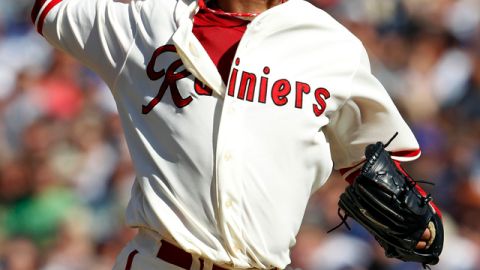 El serpentinero venezolano Félix Hernández sufrió una lesión el viernes durante el juego con Medias Blancas.
