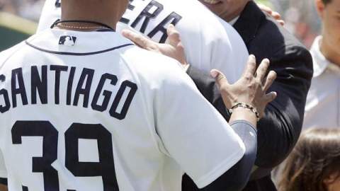 Ordóñez se despide de Miguel Cabrera y Ramón Santiago.