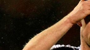 Gary Cahill se fracturó la quijada en un choque con su portero.