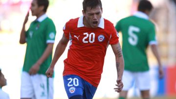Charles Aránguiz marcó el primer gol de Chile en el triunfo ante Bolivia.