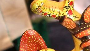 Exhibición de artesanías de Michoacán, en la Expo México Emprende 2012.