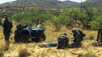Miembros de la Patrulla Fronteriza realizan un simulacro  en la peligrosa zona, que es muy transitada por los narcos.