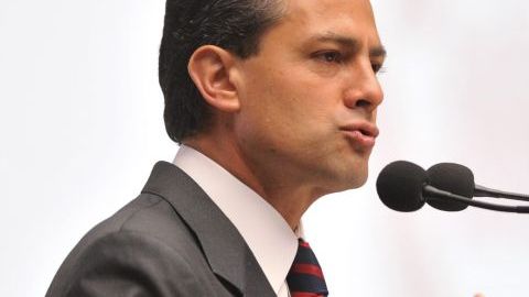 El aspirante del Partido Revolucionario Institucional (PRI) cuenta en el ultimo sondeo con un 43.6 % de las intenciones efectivas de voto.