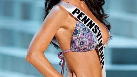 La Miss Pennsylvania, Sheena Monnin, renunció a su corona como respresentante de ese estado.