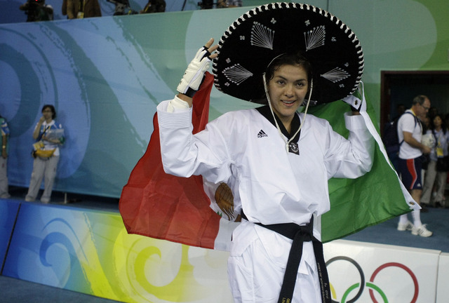 María Espinoza, de 24 años, es la única mujer mexicana que ha ganado todo en su deporte y ahora será la abanderada en Londres.