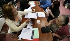 Miles de inmigrantes están en una de las tantas listas de espera que tiene el Departamento de Estado.