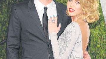 Liam Hemsworth Y Miley Cyrus se comprometieron, aunque no dieron detalles de una próxima boda.