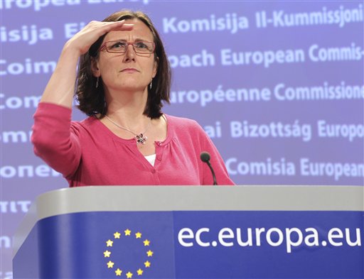 Cecilia Malmstrom, comisaria europea del interior, criticó la medida en Twitter.