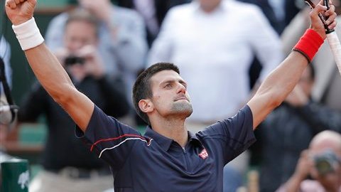 Pese a que "Nole" venció al suizo en 3 sets, Federer forzó tie breaks y vendió cara la derrota.