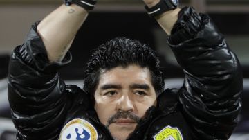Diego Maradona está en estos instantes dirigiendo en los países árabes.