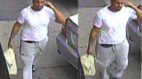 NYPD busca a esta persona en relación al caso.