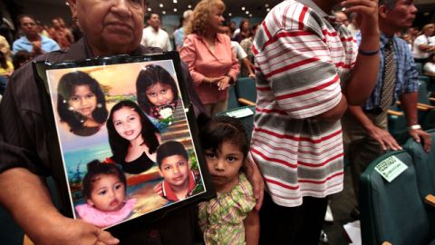 Miles de familias han sido separadas.