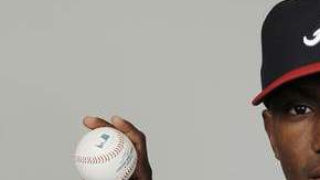 El pitcher colombiano Julio Teherán, máximo prospecto de los Bravos, lanza hoy.