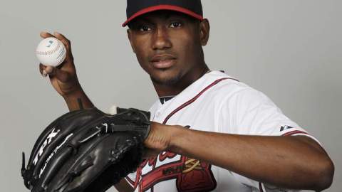 El pitcher colombiano Julio Teherán, máximo prospecto de los Bravos, lanza hoy.