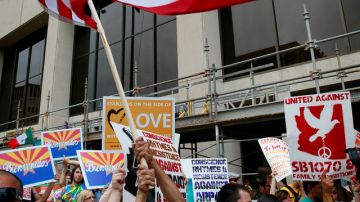 Imagen de manifestantes cuando marchaban contra la ley de inmigración de Arizona, la SB1070, en Phoenix.