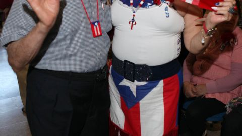 Pedro de Jesús y María Rivera, bailaron hasta no poder mas en un evento del desfile que honró a los boricuas de la edad de Oro en el Valley Senior Citizen Center de Manhattan.