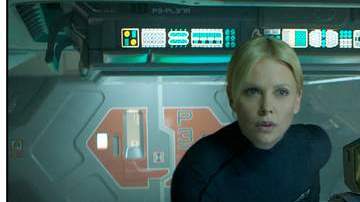 Charlize Theron e Idris Elba en una escena de 'Prometheus'.