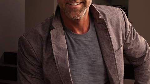 Carlos Ponce es Max en la nueva serie 'Hollywood Heights', que debuta esta noche.
