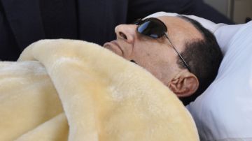El estado de salud del expresidente egipcio Hosni Mubarak continúa debido a que pierde y recobra la conciencia.
