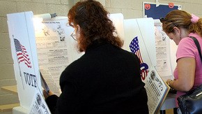 La batalla por convencer a los latinos para que voten se intensifica.