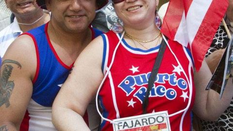 Miles, orgullosos de ser boricuas, se congregaron ayer a lo largo de la Quinta Avenida de Nueva York para celebrar el Desfile Nacional Puertorriqueño a ritmo de salsa y plena.