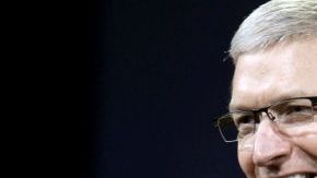 El director general de Apple, Tim Cook, anuncia un nuevo iPad durante una conferencia en San Francisco.