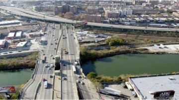 Vista aérea de la autopista Sheridan de El Bronx, considerada por activistas comunitarios como  una vía que no conduce a ningún sitio y que causa problemas.