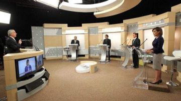 Los cuatro candidatos de las elecciones mexicanas, cuando realizaban su segundo debate el pasado domingo, en Ciudad de México.