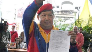 El presidente Hugo Chávez durante la presentación oficial de su candidatura.