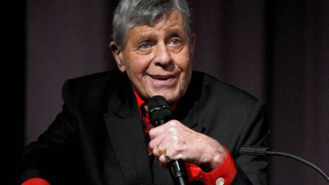 El actor Jerry Lewis hablando en la premiere de  "Method to the Madness of " en Los Angeles en diciembre del 2011.