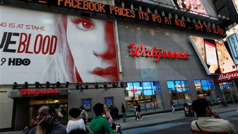 Morgan Stanley, el banco que manejó la salida a la bolsa de Facebook, está en la mira de las autoridades.