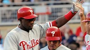 Hunter Pence y el panameño Carlos Ruiz sumaron tres hits y dos anotadas cada uno.