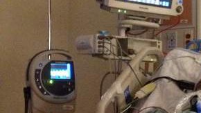 El inmigrante Leonardo Tacuri se encuentra conectado a un respirador artificial en un hospital de Brooklyn.