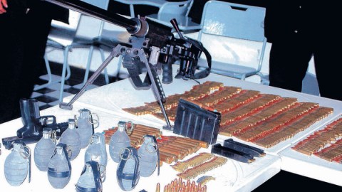 Holder dijo hoy que su departamento está dispuesto a entregar documentos que detallan cómo los funcionarios de Justicia cayeron en cuenta que agentes federales en Arizona usaron una táctica fallida por la cual cientos de armas adquiridas ilícitamente terminaron en México.