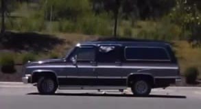 Vehículo SUV donde fueron encontrados los menores.