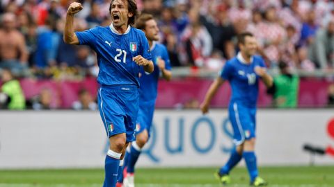 Pirlo, quien fue el cerebro y motor italiano frente a los croatas, festeja el 1-0 que sin embargo no alcanzó para ganar el encuentro.