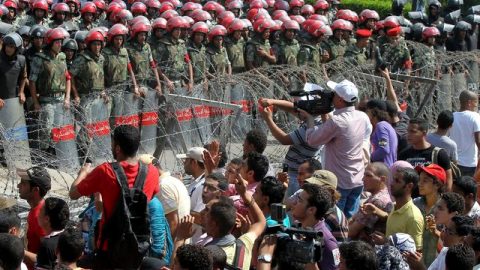Fuerzas militares y de seguridad de Egipto custodiaban la sede del Tribunal Constitucional en El Cairo.