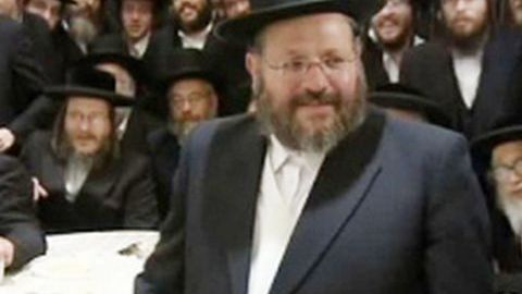 Nechemya Weberman, de 53 años, sostiene que la acusación es falsa.