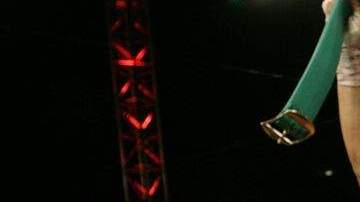 Julio Cesar Chavez Jr. celebra su victoria sobre Andy Lee.