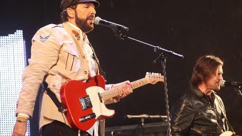 Una de las sorpresas de la noche fue la presencia de Juanes.