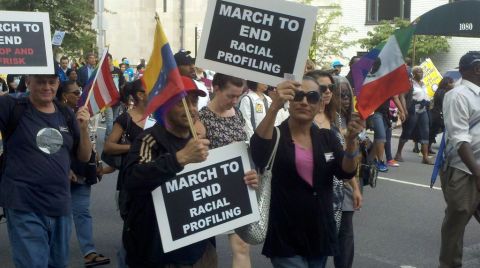 Fuerte presencia hispana durante la marcha.